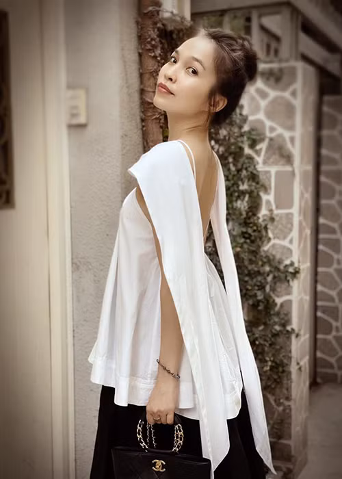 Nữ ca sĩ giữ được thân hình thon gọn ở tuổi 39 nhờ tập luyện và ăn chay.