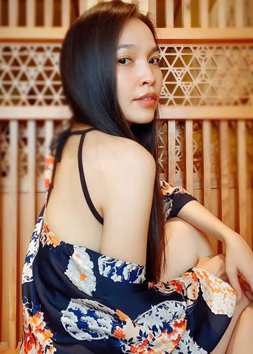 Hiền Thục chuộng phong cách gợi cảm dù số đo vòng một khiêm tốn.