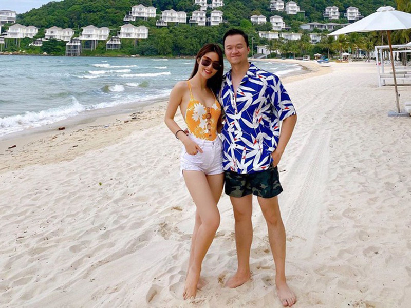 Diễm My chia sẻ trên Zing hai người có tính cách khác nhau nhưng luôn cố gắng dung hòa. Cô là người thích sự nổi loạn, còn bạn trai thích những gì an toàn, ổn định, bình yên.