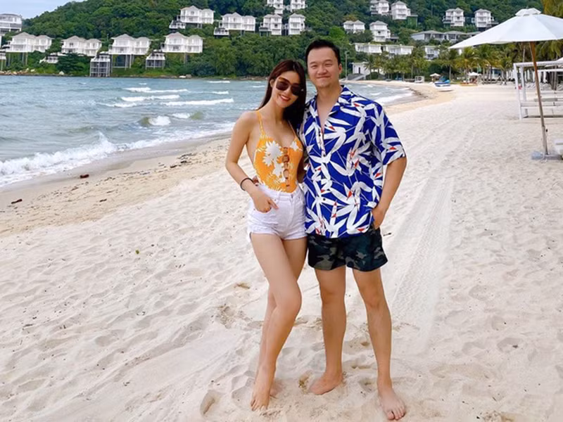 Diễm My chia sẻ trên Zing hai người có tính cách khác nhau nhưng luôn cố gắng dung hòa. Cô là người thích sự nổi loạn, còn bạn trai thích những gì an toàn, ổn định, bình yên.