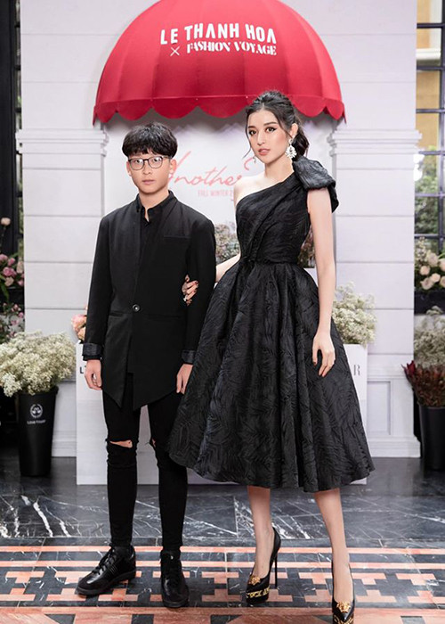 Thi thoảng, Việt Anh vẫn xuất hiện bên chị gái nổi tiếng tại các sự kiện giải trí.