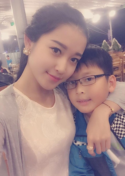 Khi Huyền My đoạt danh hiệu á hậu 1 cuộc thi Hoa hậu Việt Nam 2014, Việt Anh vẫn còn là cậu nhóc mũm mĩm.