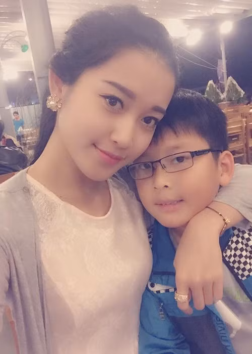 Khi Huyền My đoạt danh hiệu á hậu 1 cuộc thi Hoa hậu Việt Nam 2014, Việt Anh vẫn còn là cậu nhóc mũm mĩm.