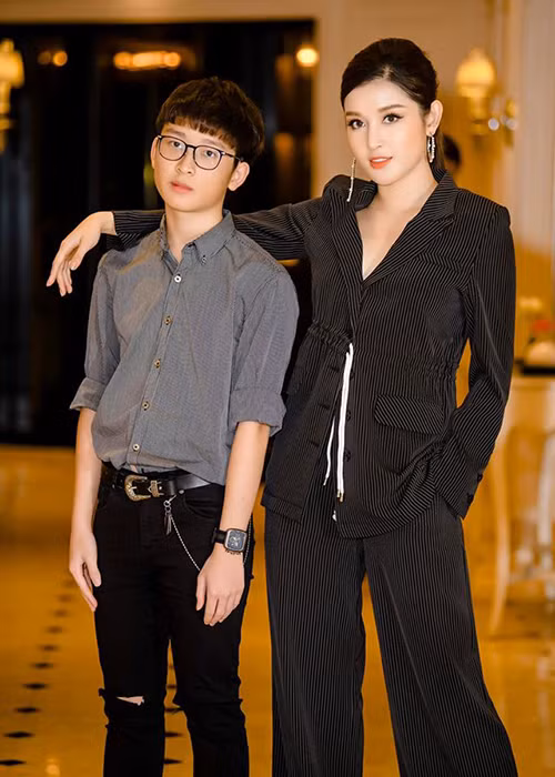 Em trai của Huyền My được khen ngợi có ngoại hình điển trai, giống hot boy.