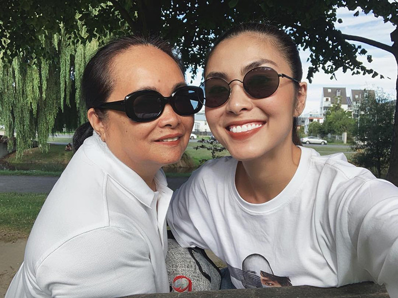 Tăng Thanh Hà tiết lộ, trước khi đi lấy chồng một tháng, đêm nào cô cũng nói chuyện với mẹ. Từ những câu chuyện đời thường của mẹ, nữ diễn viên học được chữ "nhẫn".