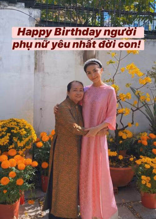 Sinh nhật mẹ ruột, Tăng Thanh Hà luôn gửi lời chúc yêu thương tới đấng sinh thành.