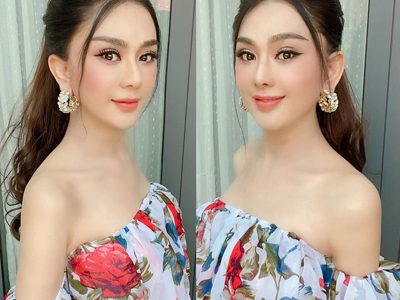 Nữ ca sĩ chuyển giới khoe vai trần quyến rũ với áo trễ vai.