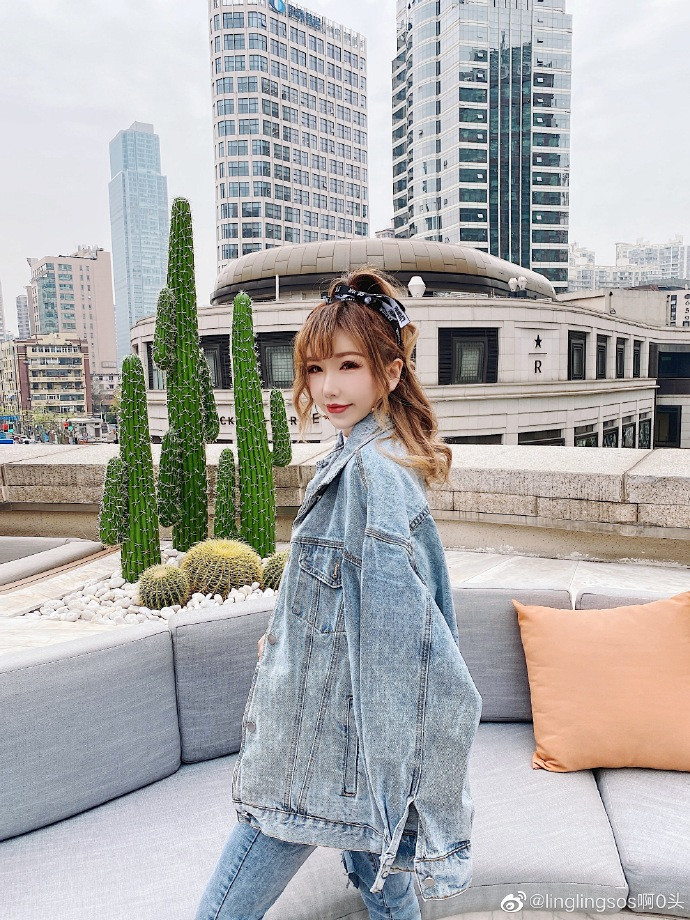 Bo nhi cua 'nguoi ke thua Jack Ma' kiem hon 1000 ty nho livestream quan ao-Hinh-4