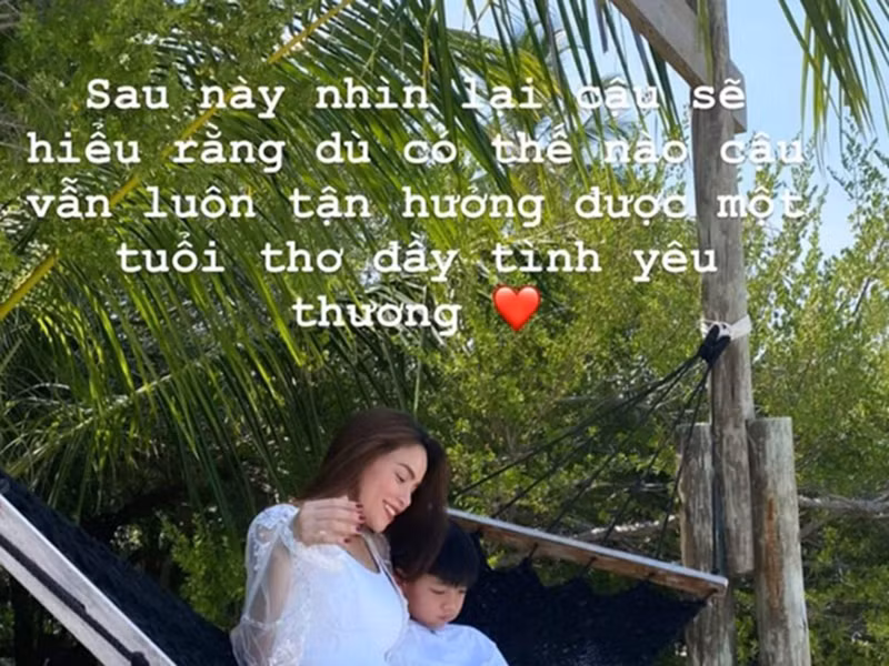 Hồ Ngọc Hà tự hào khi đang mang lại tuổi thơ đầy tình yêu thương cho con trai.