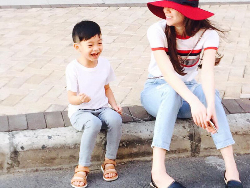 7 năm trước, Hồ Ngọc Hà viết tâm thư xúc động dành cho con trai khi lưu diễn ở Mỹ.