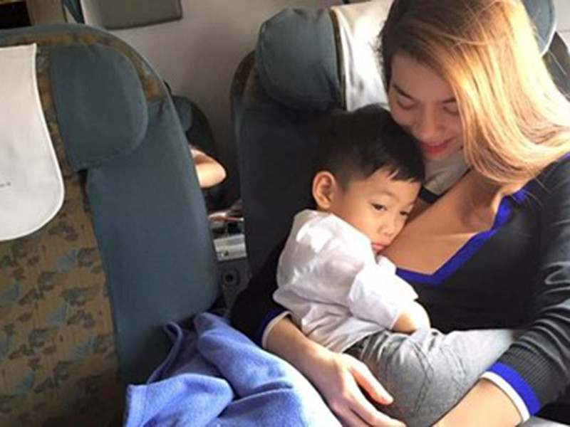 Nữ ca sĩ từng tâm sự, dù bận rộn đến mấy vẫn dành cho con trai sự quan tâm tuyệt đối, luôn muốn trở thành chỗ dựa cho Subeo. Ảnh: Lao động