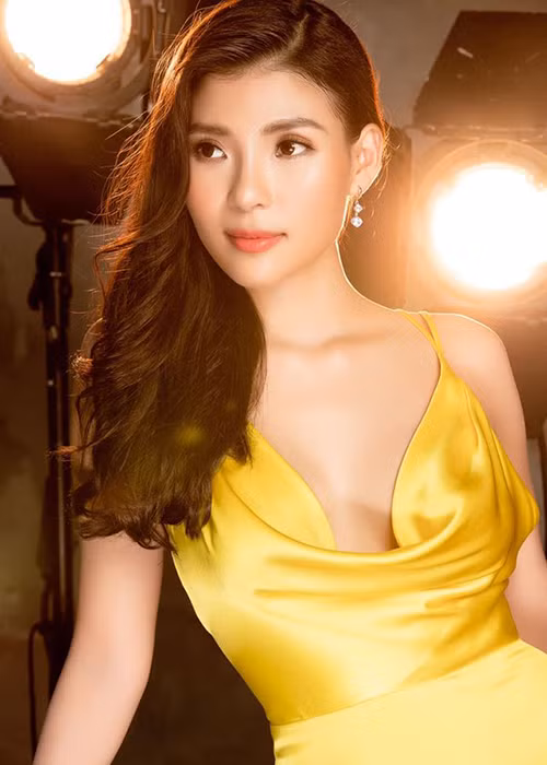 Vòng một cuốn hút của Thúy Diễm sau khi phẫu thuật thẩm mỹ.