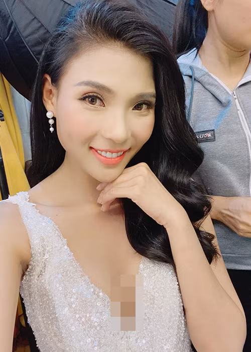 Trong khi Thúy Diễm đi đóng phim, Lương Thế Thành là người chăm con.