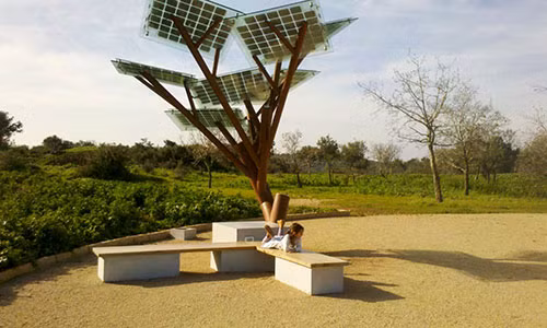 Có thể nói cây năng lượng mặt trời là sự sáng tạo rất thú vị. Nó có thể được coi là một tác phẩm nghệ thuật hoặc một thiết bị sản xuất năng lượng, nhưng chắc chắn nó là sản phẩm của công nghệ và trí tuệ nhân loại, giúp chúng ta thay đổi lối sống, cũng như dễ dàng hơn trong cuộc sống hằng ngày.