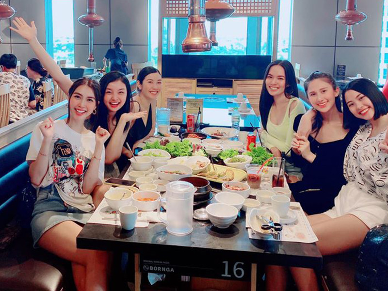 Mới đây, Thúy Vân hội ngộ các người đẹp cùng bước ra từ cuộc thi Hoa hậu Hoàn vũ Việt Nam 2019. Nhiều fan cho rằng Thúy Vân mời các mỹ nhân này làm phù dâu.