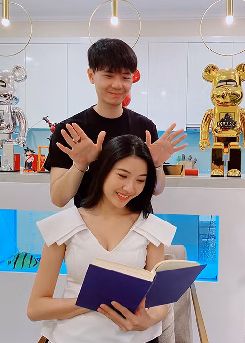 Hẹn hò được 2 năm nhưng mãi gần đây, Thúy Vân và Nhật Vũ mới công khai chuyện tình cảm.