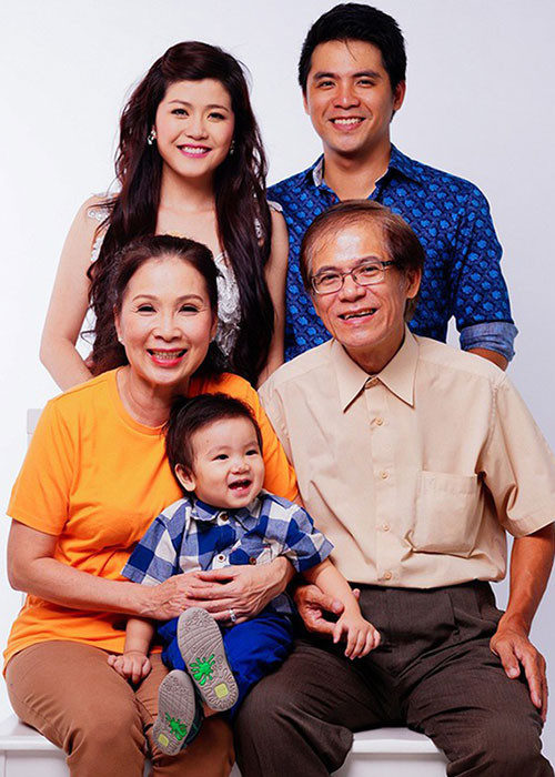 Trả lời phỏng vấn Khám phá, nữ nghệ sĩ cho biết thêm, chồng cô không chỉ hiểu công việc của vợ mà còn chung thủy, cũng như không bao giờ “ca” vợ mình lên tận mây xanh. Ảnh: Thế giới trẻ