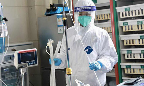 Phi cong nguoi Anh mac COVID-19 co bieu hien nhiem trung nhieu tang