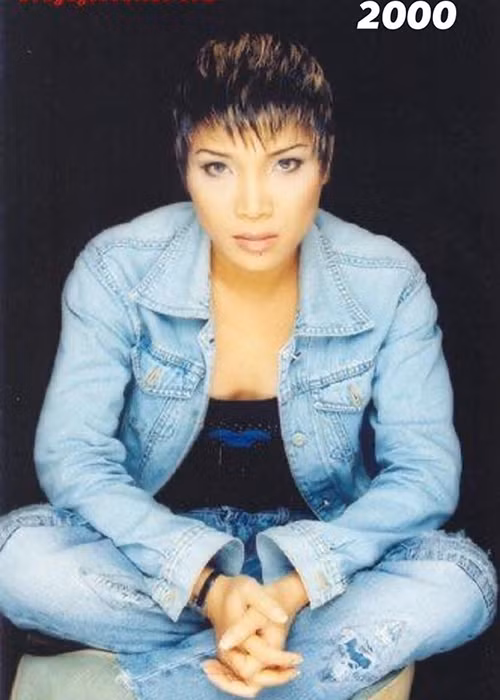 Hồng Ngọc sinh năm 1978. Hồi mới vào nghề, cô theo đuổi hình ảnh cá tính, bụi bặm.