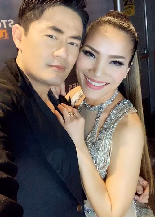 Nhiều khán giả khen ngợi giọng ca "Mắt nai cha cha cha" trẻ hơn ngày xưa.