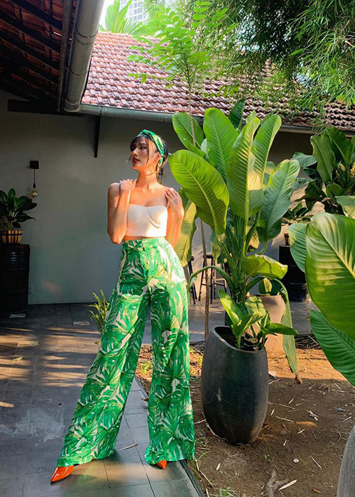 Trước đó, Hoàng Thùy từng bị nghi nâng ngực chuẩn bị cho cuộc thi Hoa hậu Hoàn vũ Thế giới 2019.