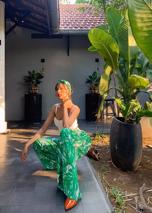 Dính tin đồn dao kéo vòng một, chân dài đến từ Thanh Hóa phản hồi rằng cô sẽ không trả lời về nghi vấn này, ai không tin cô cho kiểm tra.