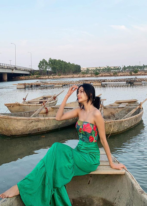 Nhan sắc của Hoàng Thùy ngày càng được đánh giá cao.