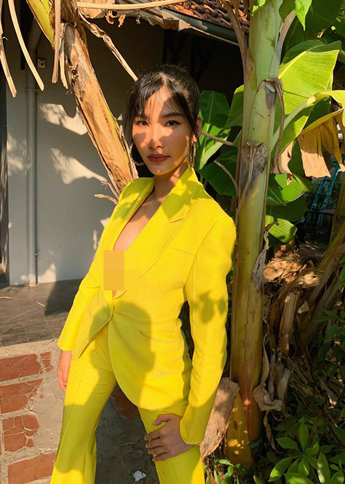 Không ít ý kiến cho rằng nàng á hậu quá khắt khe trong việc tuyển trợ lý.