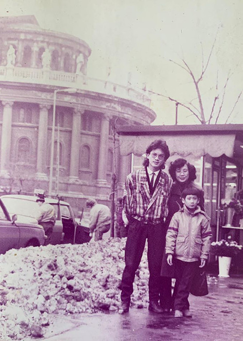 Bố của Huyền My từng có khoảng thời gian du học tại nước ngoài.