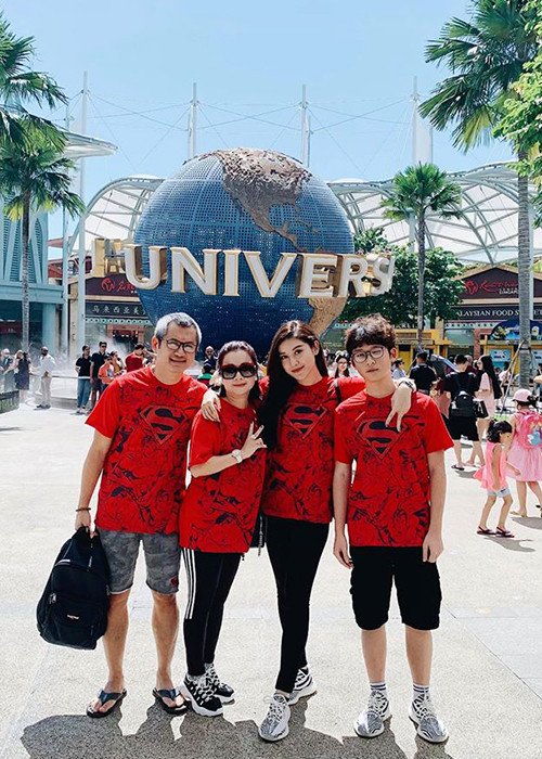 Huyền My có một cậu em trai nay đã lớn phổng phao.