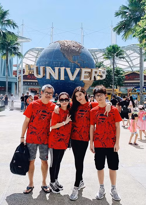 Huyền My có một cậu em trai nay đã lớn phổng phao.