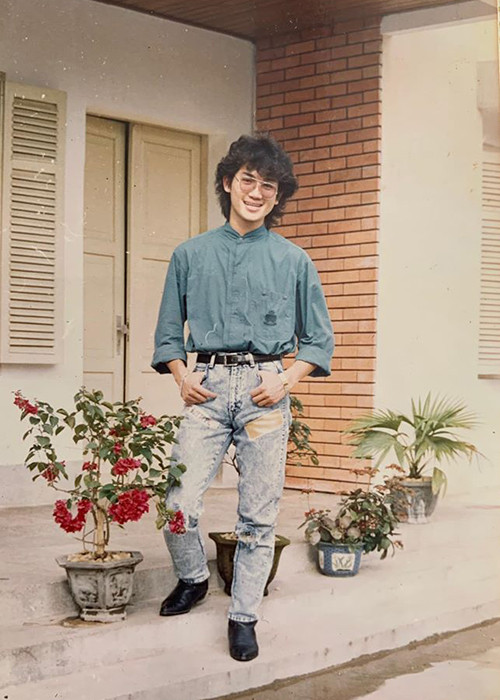 Diện mạo ngày trẻ của bố Huyền My nhanh chóng gây chú ý. Nhiều bạn bè, đồng nghiệp và fan để lại bình luận khen đấng sinh thành của Huyền My không chỉ điển trai mà còn ăn mặc chất lừ.