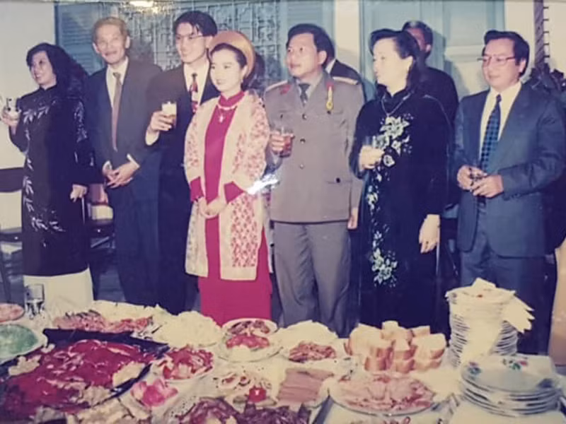 25 năm trước, bố của Huyền My điển trai, thư sinh còn mẹ của người đẹp có dung nhan xinh đẹp không kém hoa hậu.