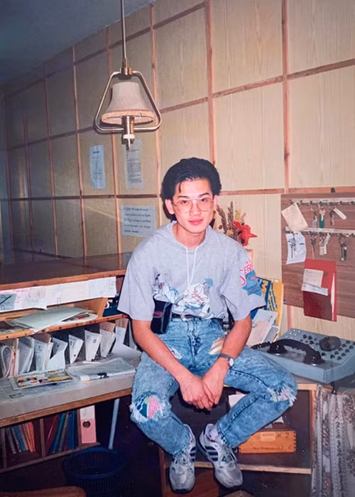 Mới đây, nhân dịp sinh nhật bố, Á hậu Huyền My đăng tải loạt ảnh thời trẻ của bố kèm lời chúc mừng: "Chúc bố nhiều sức khỏe, hạnh phúc và luôn xì tin như bức ảnh ngày bố còn trẻ. Cả nhà ơi vào xem em dìm hàng bố em này. P/s: Giống tài tử ghê".