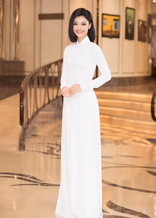 Á hậu Kiều Loan gây ấn tượng khi xuất hiện với mái tóc ngắn cá tính.