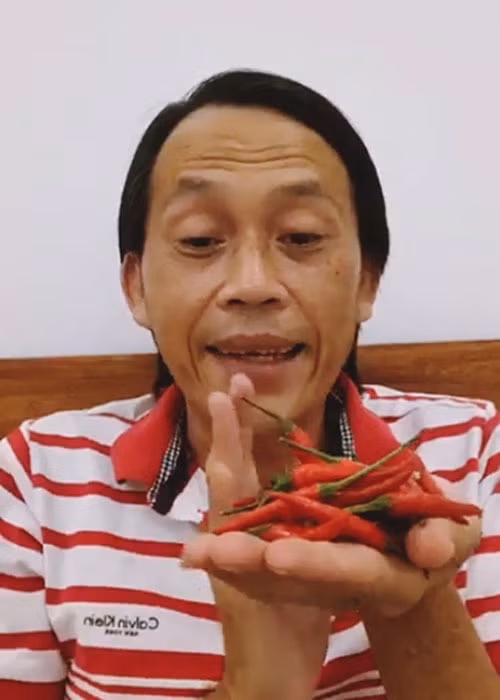 Su that Hoai Linh ban hang online de kiem tien mua COVID-19