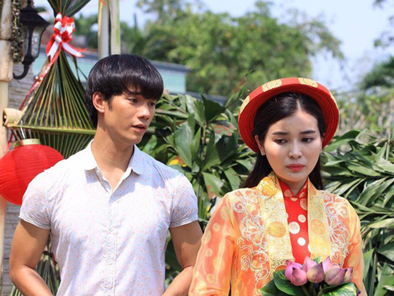 Nam diễn viên còn từng diễn chung với Cao Thái Hà trong bộ phim "Chàng khờ mất vợ". Ngoài đời, Nhan Phúc Vinh hiện tại độc thân và chưa từng công khai bất kỳ mối tình nào.