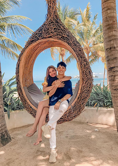 Clip Chúng Huyền Thanh dùng chân bấm thang máy gây tranh cãi được quay bởi ông xã của nữ người mẫu - Jay Quân.