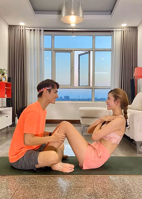 Vợ chồng Chúng Huyền Thanh duy trì việc tập thể dục cùng nhau.