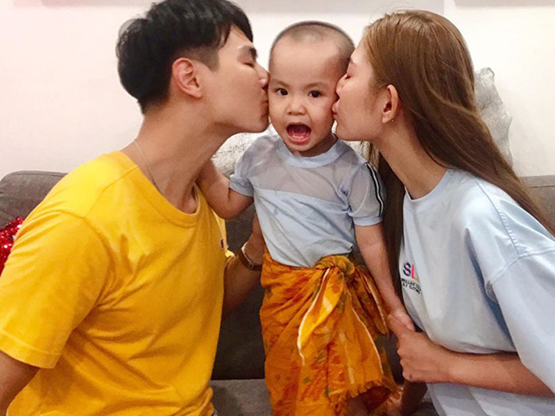 Ngoài ra, sau khi có con, ông xã của Chúng Huyền Thanh còn bỏ game, hút thuốc và bớt nhậu.