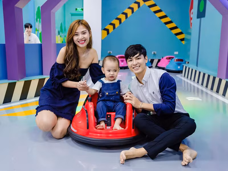 "Như bao người mẫu trẻ quốc tế đã có con sớm mà họ vẫn rất thành công đó thôi và Thanh đã lấy đó làm nguồn cảm hứng để mình cố gắng", Huyền Thanh chia sẻ.