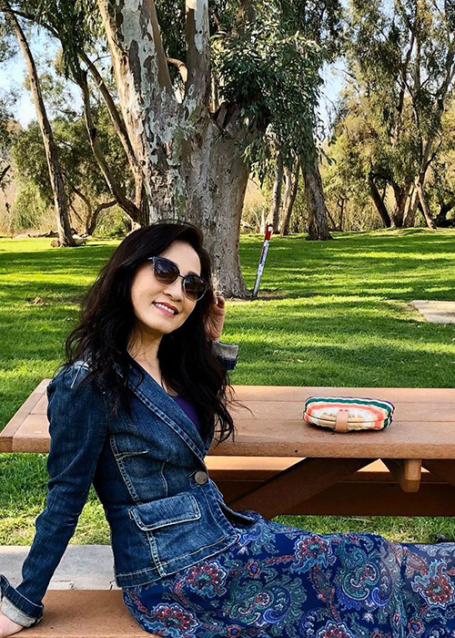 Hồng Đào đã cân bằng được cuộc sống sau khi hôn nhân tan vỡ. Nhiều bạn bè, đồng nghiệp khen cô ngày càng rạng rỡ.