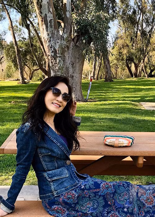 Hồng Đào đã cân bằng được cuộc sống sau khi hôn nhân tan vỡ. Nhiều bạn bè, đồng nghiệp khen cô ngày càng rạng rỡ.