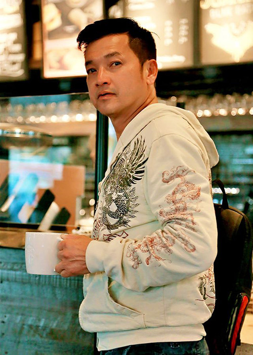 Chồng cũ của Hồng Đào vẫn thường xuyên cập nhật hình ảnh bên các con, bạn bè và công việc.