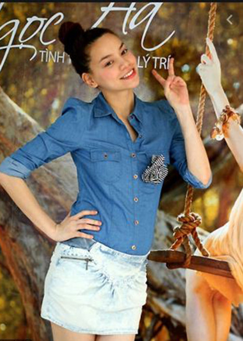 Bụng bầu của nữ ca sĩ lộ rõ qua góc chụp nghiêng. Ảnh: Gia đình Việt Nam