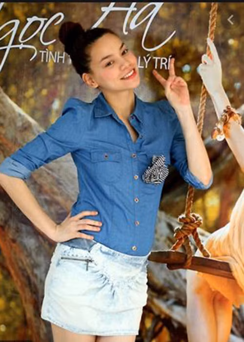 Bụng bầu của nữ ca sĩ lộ rõ qua góc chụp nghiêng. Ảnh: Gia đình Việt Nam