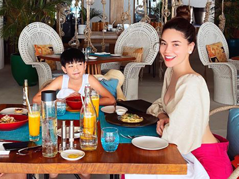 Người hâm mộ chờ đợi Hồ Ngọc Hà chính thức lên tiếng về thông tin bầu bí lần 2.