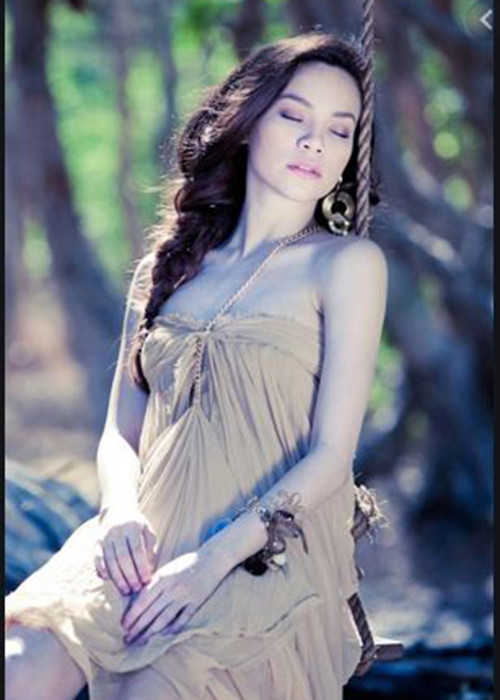 Ít ai biết khi chụp ảnh quảng bá cho single Tìm lại giấc mơ, Hà Hồ đã mang thai con đầu lòng. Ảnh: Gia đình Việt Nam