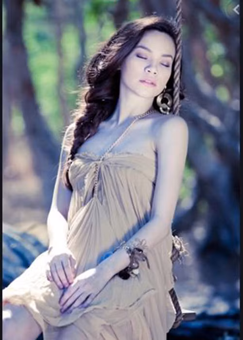 Ít ai biết khi chụp ảnh quảng bá cho single Tìm lại giấc mơ, Hà Hồ đã mang thai con đầu lòng. Ảnh: Gia đình Việt Nam