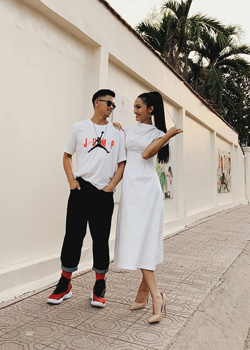 Cặp đôi phủ nhận nghi vấn dùng chuyện tình cảm để PR như một số cư dân mạng đồn đoán.